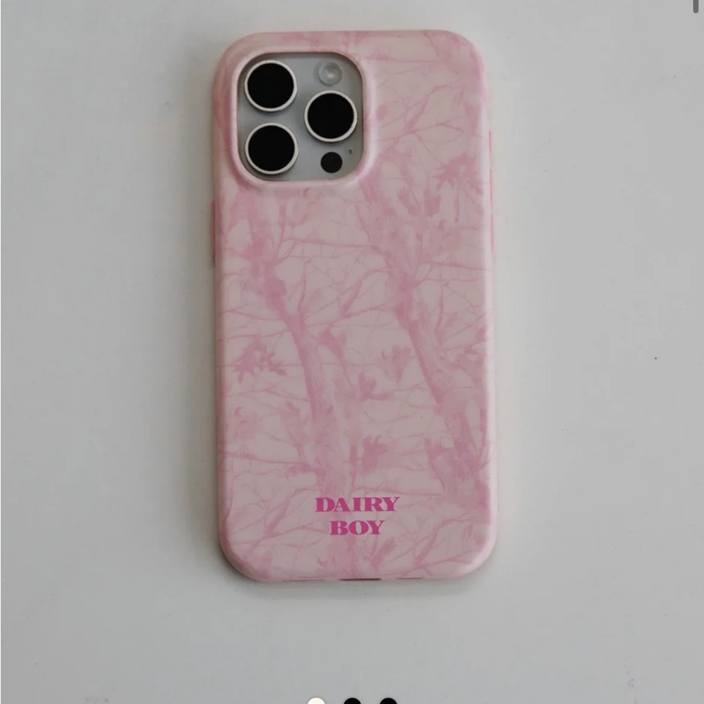 DO NOT BUY!! ISO IPHONE 14 pink camo dairy boy phone case!!!